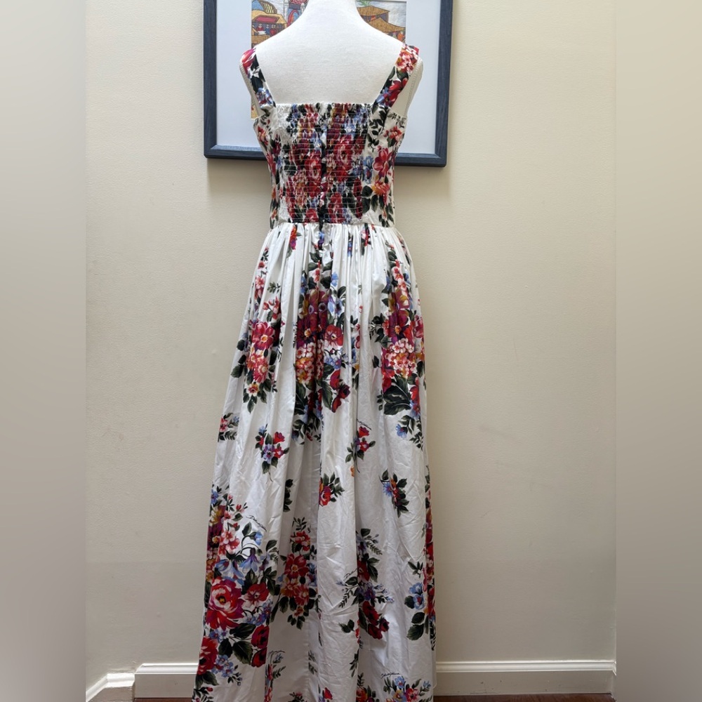 Dolce & Gabbana skirt size 8 US/Price is firm/lowest offer due to moving - Picture 2 of 6